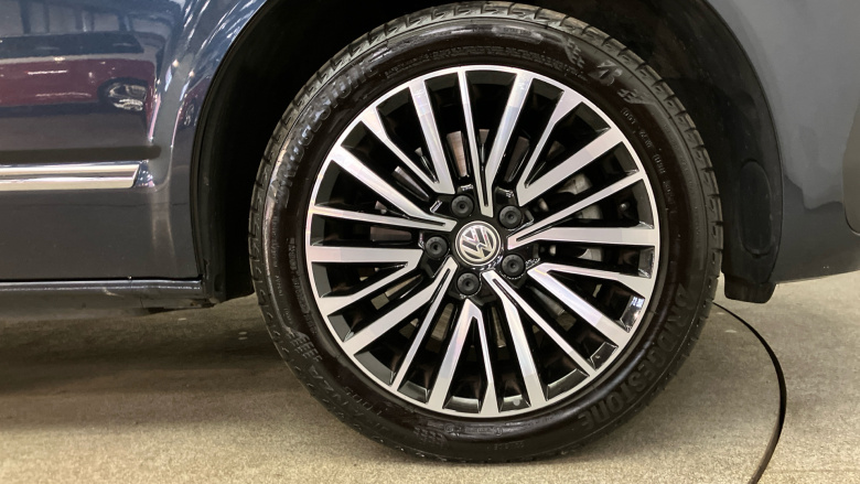 Volkswagen Caravelle 2.0 TDI Executive 199 4MOTION 5dr DSG Diesel Estate